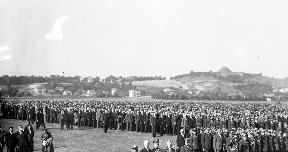 XIII Zjazd Legionistów w Krakowie. Uroczystości na Błoniach. Zdjęcie z roku 1935 /Z archiwum Narodowego Archiwum Cyfrowego