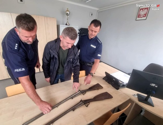 XIX-wieczna broń została przekazana do Muzeum Zamkowego w Pszczynie /Śląska policja /Policja