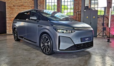 Xpeng X9 rzuca wyzwanie Mercedesowi. Ma lodówkę, telewizor i 615 km zasięgu