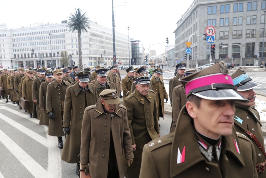 XV Katyński Marsz Cieni na ulicach Warszawy /Tomasz Gzell /PAP