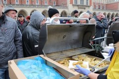 XXIII wigilia dla bezdomnych i potrzebujących na Rynku Głównym w Krakowie!