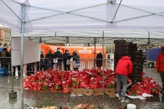 XXV wigilia dla bezdomnych i potrzebujących na Rynku Głównym w Krakowie