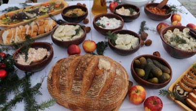 XXV wigilia dla bezdomnych i potrzebujących na Rynku Głównym w Krakowie