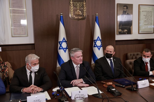Yair Lapid, Mathias Cormann, Naftali Bennett podczas spotkania w gabinecie premiera Izraela /MENAHEM KAHANA / POOL /PAP/EPA