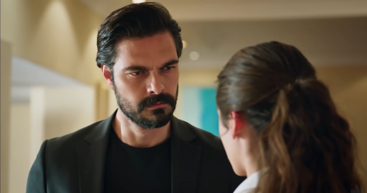 Yaman zauważa Nanę w objęciach Nedima. To uczucie czy szantaż? /YouTube /materiały prasowe