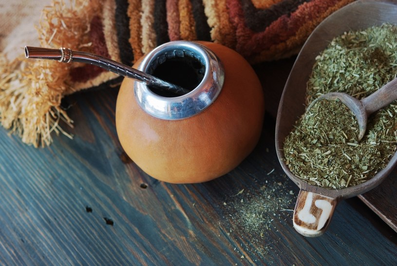 Yerba mate pita regularnie pozwala neutralizować wolne rodniki /123RF/PICSEL