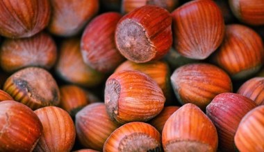 Їжте їх замість чипсів та солодких снеків. Вони покращують пам'ять та травлення, а також підтримують роботу серця