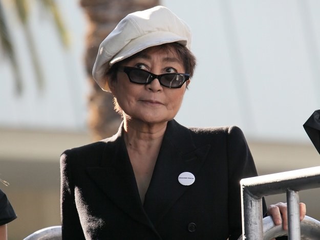 Yoko Ono chce, by zabójca jej męża pozostał w więzieniu fot. David Livingston /Getty Images/Flash Press Media