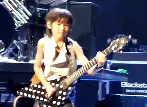 Yuto Miyazawa ma dopiero 10 lat, a już gra na jednej scenie z Ozzym Osbournem /