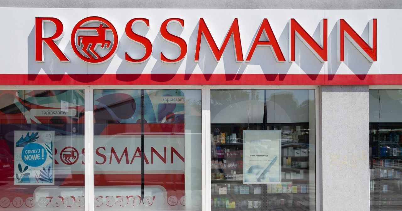 Yves Saint Laurent i Lancôme w promocji? Rossmann zaskakuje ofertą premium! /adobestock /INTERIA.PL