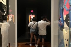 Yves Saint Laurent inspirował się sztuką nowoczesną. Galeria