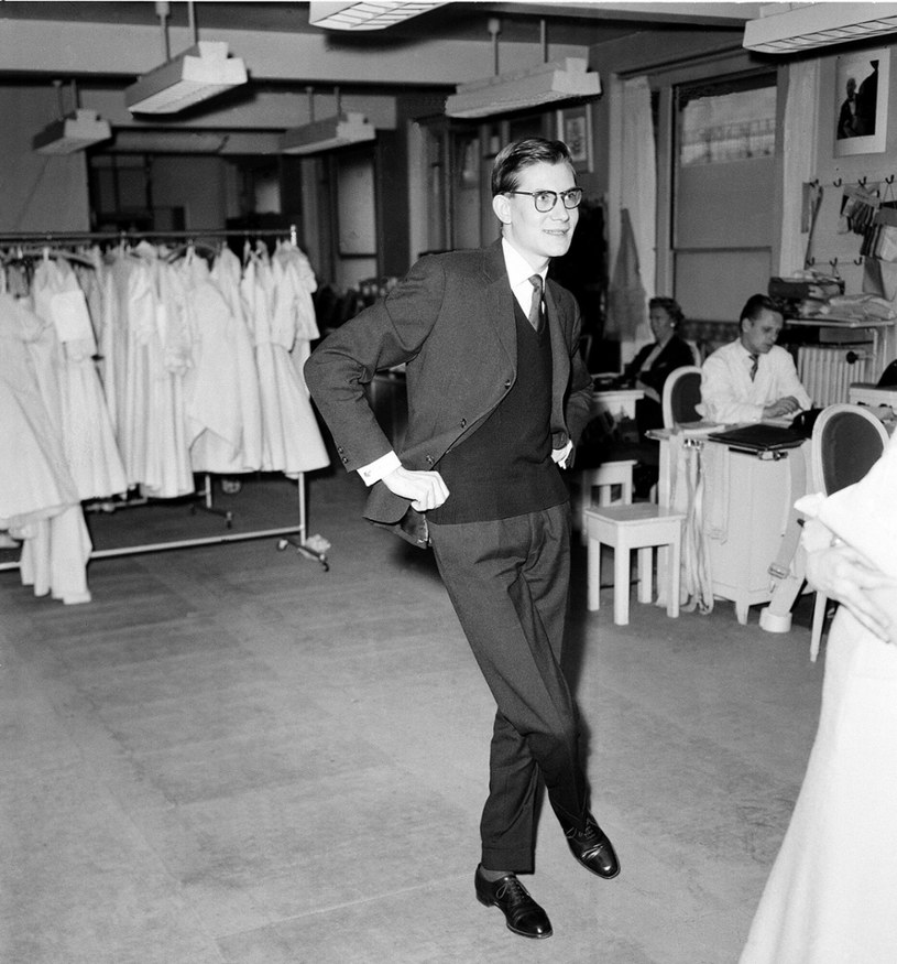 Yves Saint Laurent w czasach, gdy feminizm dopiero się kształtował, podarował kobietom siłę, jednocześnie nie odbierając im seksapilu /ASSOCIATED PRESS/East News /East News