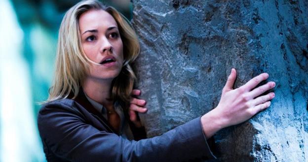 Yvonne Strahovski w scenie z filmu "Ja, Frankenstein" /materiały dystrybutora