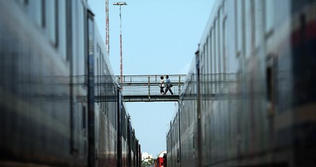 Z 2,7 tys. pociągów PR korzysta ok. 300 tys. pasażerów /AFP