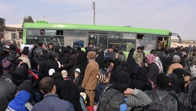 Z Aleppo z powodu walk uciekło 50 tys. ludzi