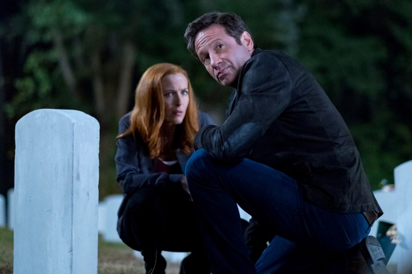 "Z Archiwum X": Scully (Gillian Anderson), Mulder (David Duchovny) /FOX