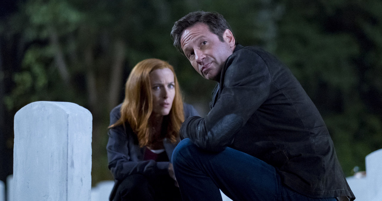 "Z Archiwum X": Scully (Gillian Anderson), Mulder (David Duchovny) /FOX