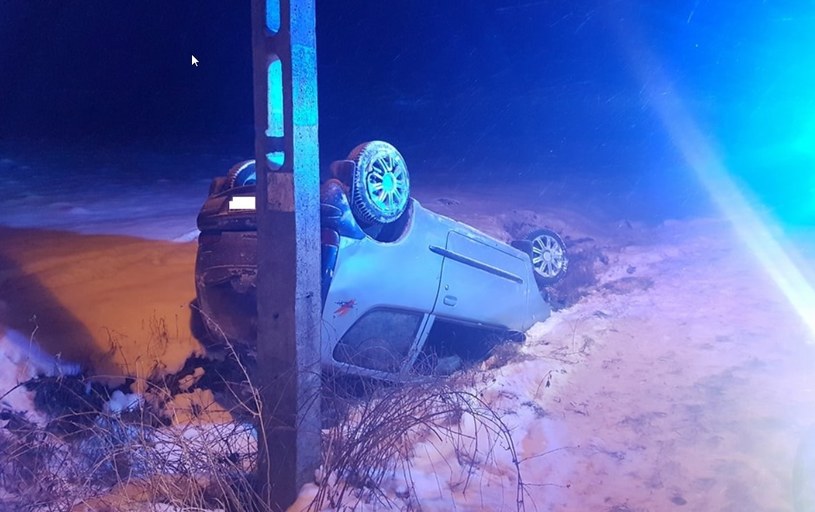 Z auta wyciągneli go policjanci /Policja