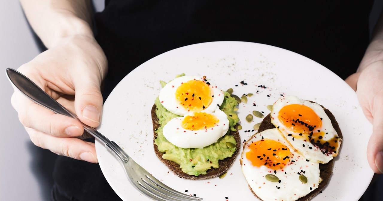 Z badań wynika, że diety niskowęglowodanowe (low carb) mogą pomóc osobom zmagającym się z zespołem Cushinga. /123RF/PICSEL