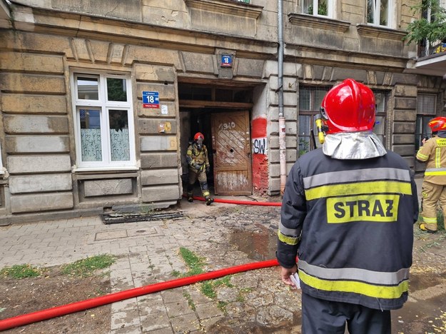Z budynku ewakuowanych zostało 9 osób w tym troje dzieci /Komenda Miejska Państwowej Straży Pożarnej w Łodzi /
