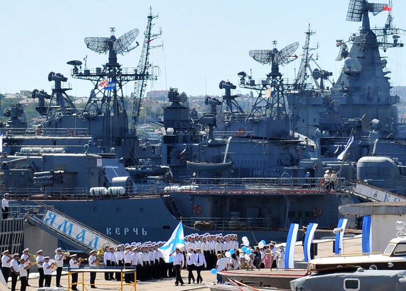 Z całą pewnością też nie natkniecie się na żadne krytyczne stwierdzenie o Putinie ani na analizę Floty Czarnomorskiej pod tytułem "Niepełna wartość bojowa" /East News