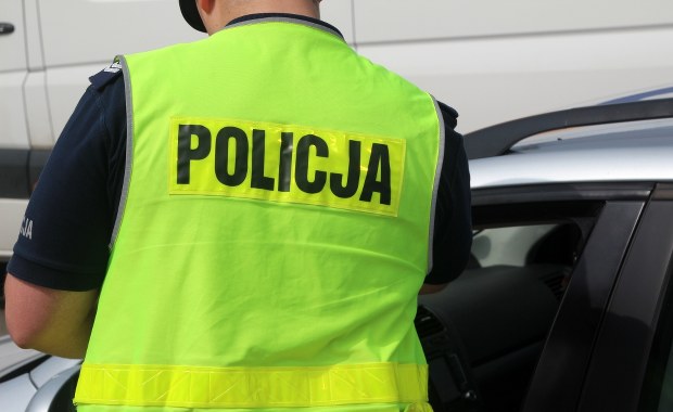 Z ciężarną żoną uciekał przed policją, bo nie miał prawa jazdy