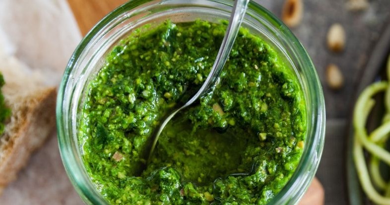 Z czosnku niedźwiedziego przygotujemy pyszne i zdrowe pesto /karau01 /123RF/PICSEL