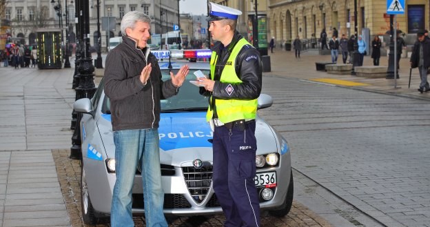 Z danych NIK wynika, że ponad połowa kierowców unika płacenia mandatów w terminie. /Motor