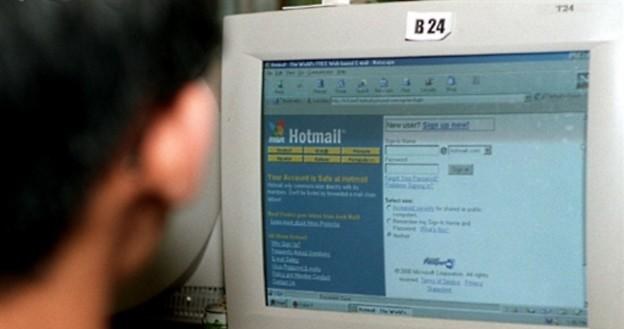 Z darmowego Hotmaila korzysta 360 milionów użytkowników na całym świecie /AFP