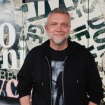 ​"Z dnia na dzień z policjanta zostałem aktorem". Co słychać u Sebastiana Wątroby z W11?