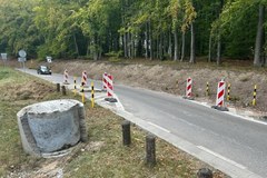 Z drogi w Otominie zniknęły betonowe kręgi