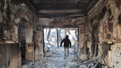 ​Z dyskoteki zostały tylko zgliszcza. Mróz utrudnia pracę strażakom