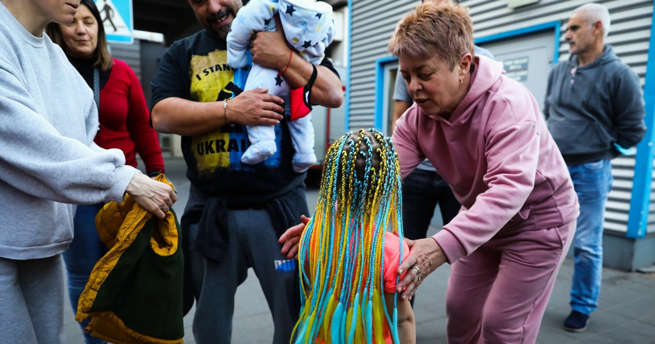 Z dziećmi należy rozmawiać o wojnie, ale trzeba to robić zgodnie z ich potrzebami /Beata Zawrzel /East News
