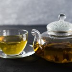 Z garści młodych liści parzę herbatkę na wiosenne osłabienie. Dodaje energii, zmniejsza niepokój 