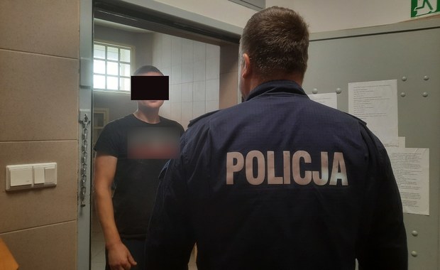 Z impetem uderzył w radiowóz i odjechał. 41-latek w rękach policji