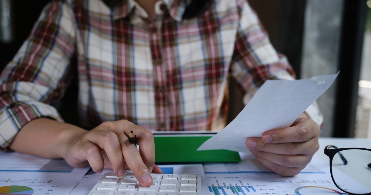 Z jakiej ulgi warto skorzystać rozliczając podatki? /123RF/PICSEL