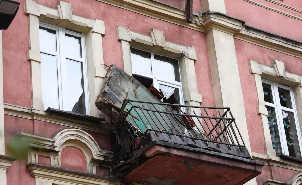 Z kamienicy oderwał się balkon. Jest śledztwo ws. katastrofy budowlanej w Sosnowcu