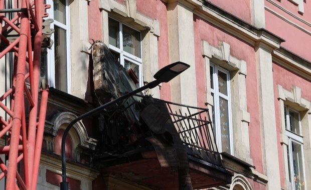 Z kamienicy oderwał się balkon. Nie żyje kobieta, mężczyzna jest w szpitalu 