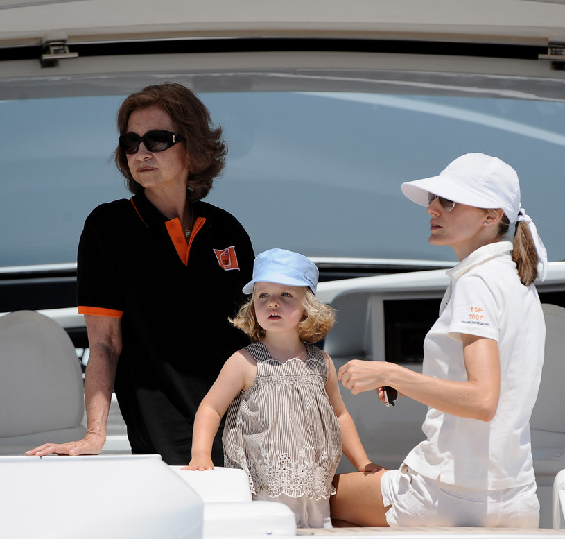 Z królową Letycją i księżniczką Eleonorą na jachcie "Somni" /Getty Images