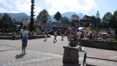 Z Krupówek zniknął kultowy biały miś