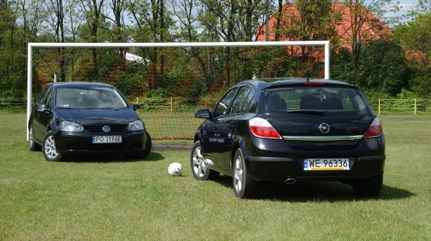 Z lewej strony - Volkswagen Golf V (2003-2008), z prawej - Opel Astra III (2004-2012). /Motor