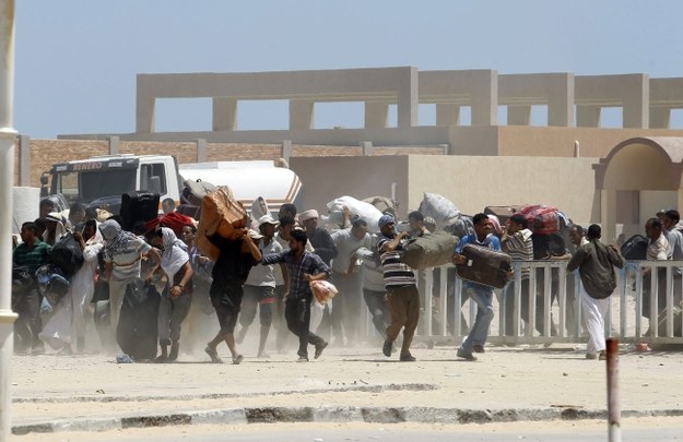 Z Libii masowo uciekają ludzie /STR /PAP/EPA