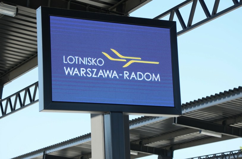 Z lotniska w Radomiu na zimowy urlop? /Wojciech Olkusnik/East News /East News