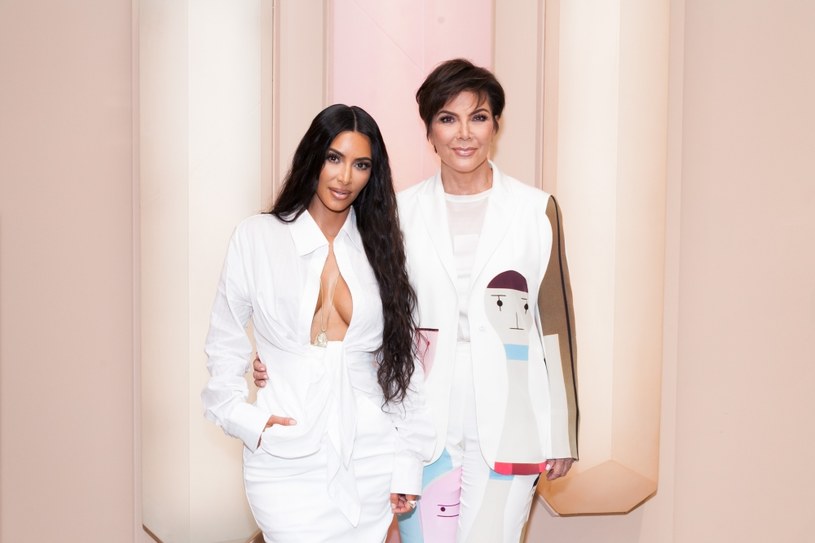Z łuszczycą zmaga się Kim Kardashian oraz jej mama Kris Jenner / Presley Ann / Stringer /Getty Images
