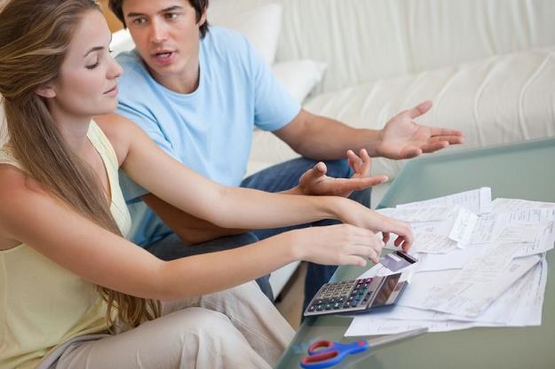 Z miesiąca na miesiąc rośnie liczba osób, które nie radzą sobie ze spłatą kredytu hipotecznego /&copy;123RF/PICSEL
