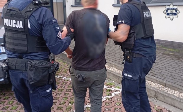 Z młotkiem na policjanta. Agresywny 21-latek zatrzymany