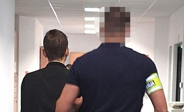 Z młotkiem rzucił się na śpiącą matkę. Szokujący atak w Warszawie