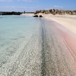 Z najpiękniejszej greckiej plaży nie przywieziesz sobie pamiątki. Grożą za to dotkliwe kary 