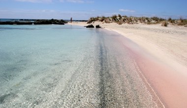 Z najpiękniejszej greckiej plaży nie przywieziesz sobie pamiątki. Grożą za to dotkliwe kary 