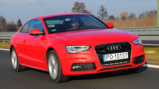 Z napędem na cztery koła (quattro) Audi prowadzi się pewnie i nie ma problemów z przeniesieniem mocy na asfalt. /Auto Moto